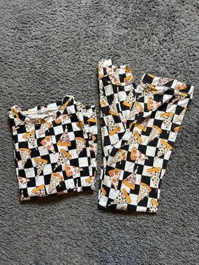 Dream big little co. Kids Pizza Print Black & White Check Pajama Set. Size 7/8